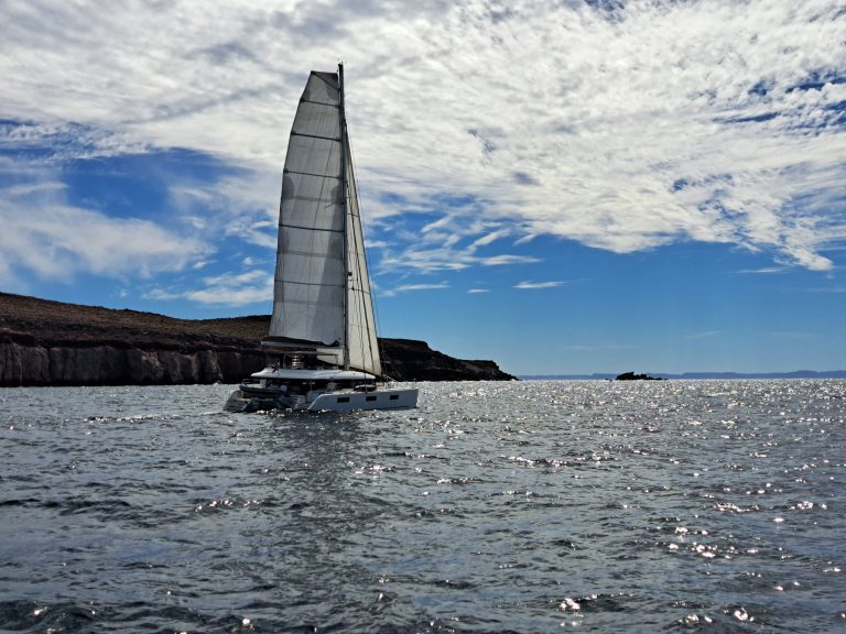 Catamaran vs Monohull Sailing Holiday in Mexico —How to chose