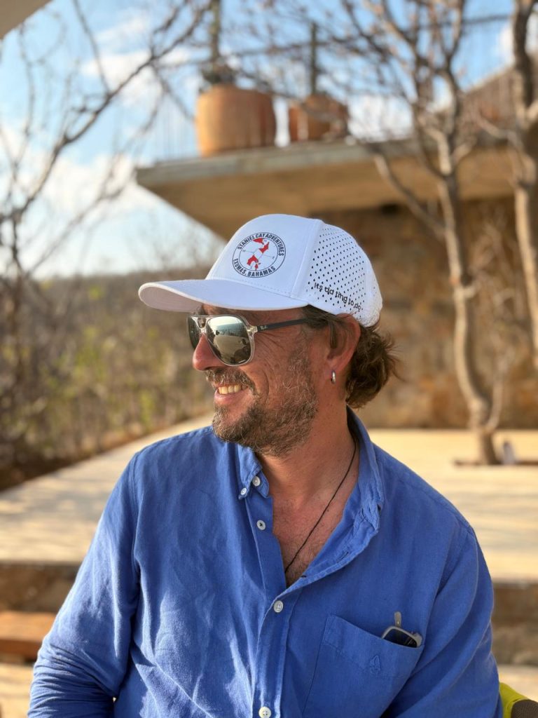 Roberto, el Capitán detrás de Sail in Mexico: una vida escrita entre corbatas, mares y volcanes